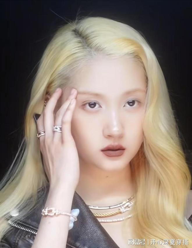 ！柏林影后都跪了的造型却被大妈们嫌弃？pg电子试玩入口金发魔女关晓彤七度漂发(图5)